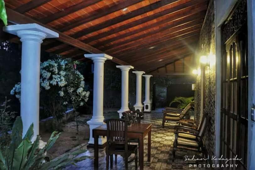Deutsche Villa Hikkaduwa Exterior photo